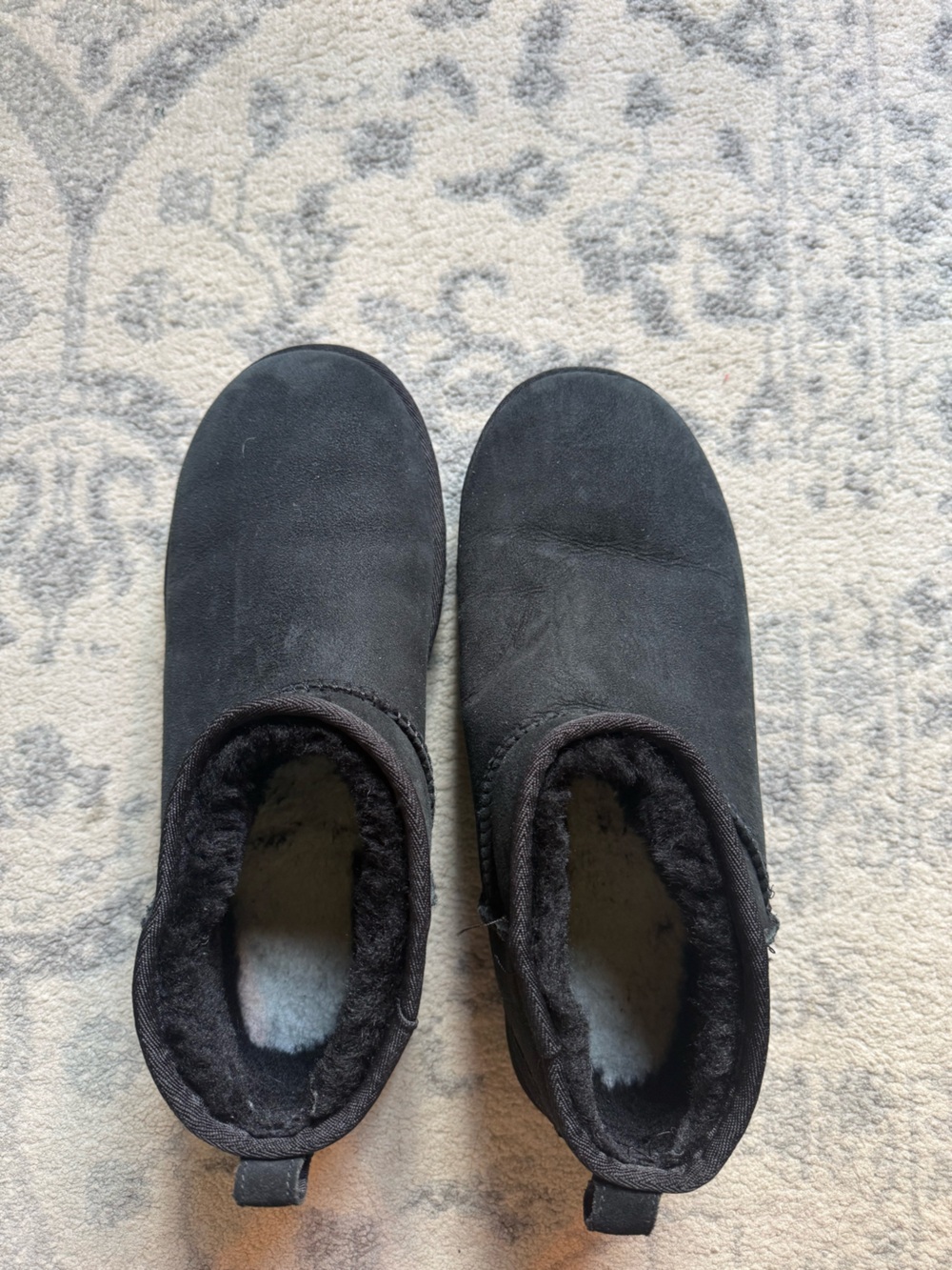 Ugg Women’s Black Classic Ultra Mini Boots / size 11